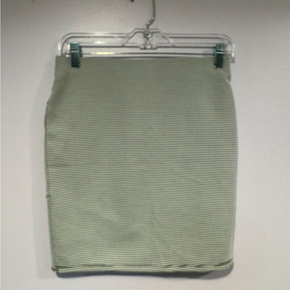 Black and white stripe forever 21 mini skirt - Picture 3 of 3